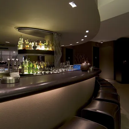 麦德莱恩酒店 酒店 4*